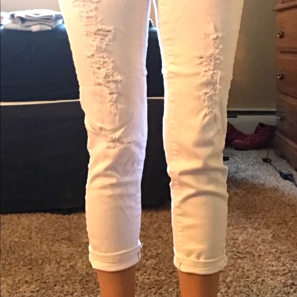 White American Eagle capris